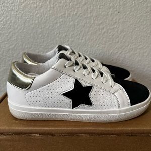 Steve Madden NY90 White Leather Black Star Sneakers - Women’s Size 8